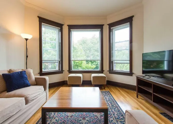 Wrigley Oasis! Steps From The Field! - 3Bd 1Ba