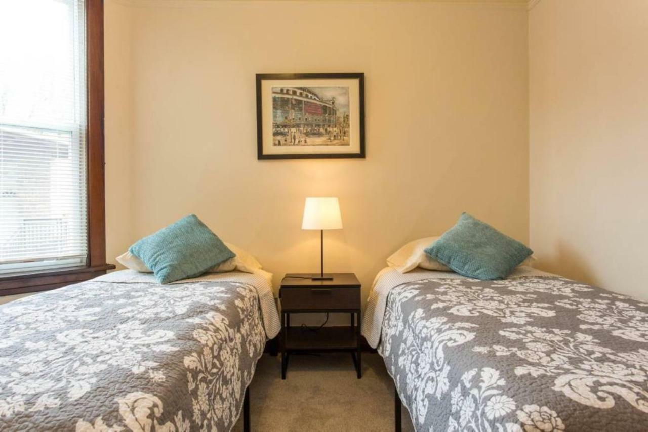 Wrigley Oasis! Steps From The Field! - 3bd 1ba *