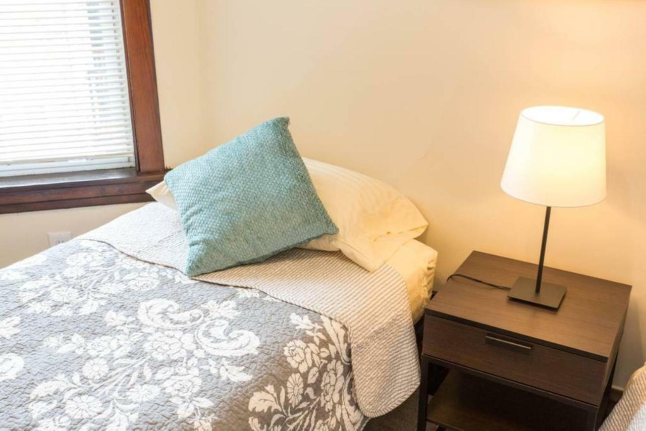 Wrigley Oasis! Steps From The Field! - 3bd 1ba