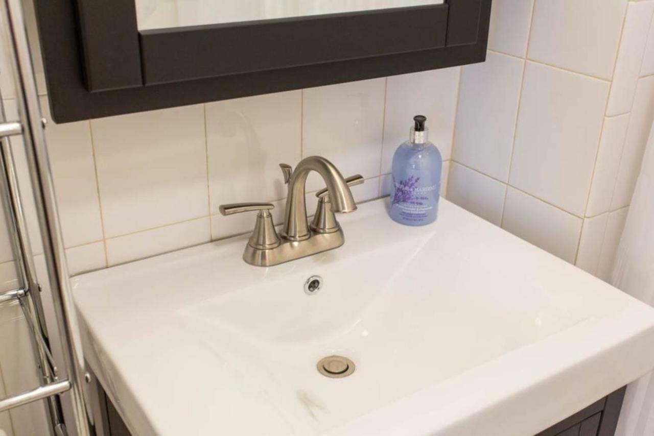Apartment Wrigley Oasis! Steps From The Field! - 3bd 1ba *