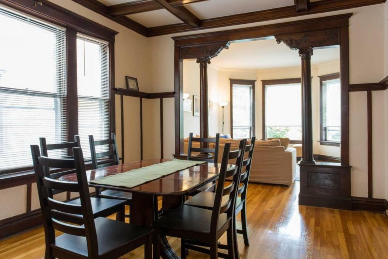 Apartment Wrigley Oasis! Steps From The Field! - 3bd 1ba *
