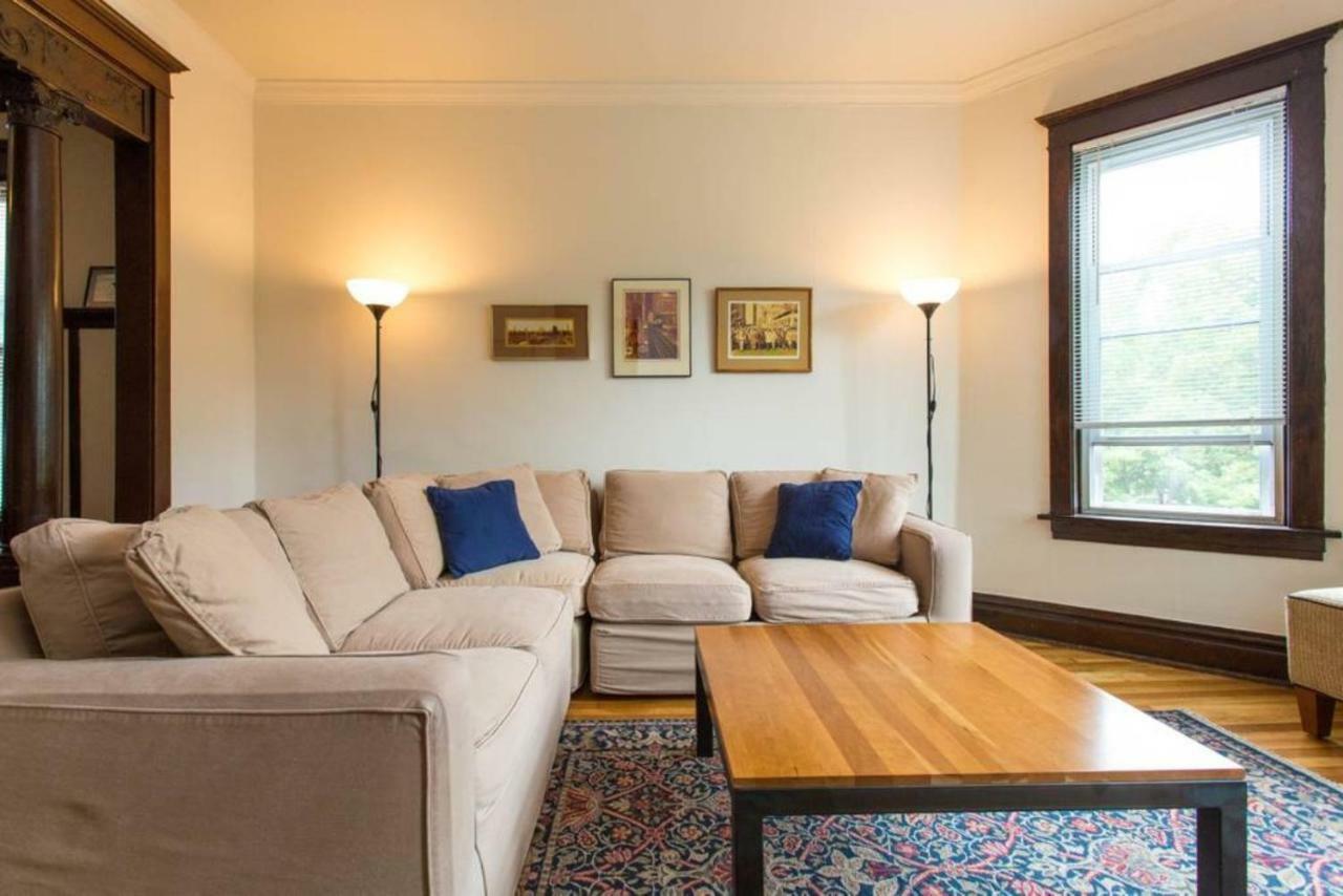 Apartment Wrigley Oasis! Steps From The Field! - 3bd 1ba *