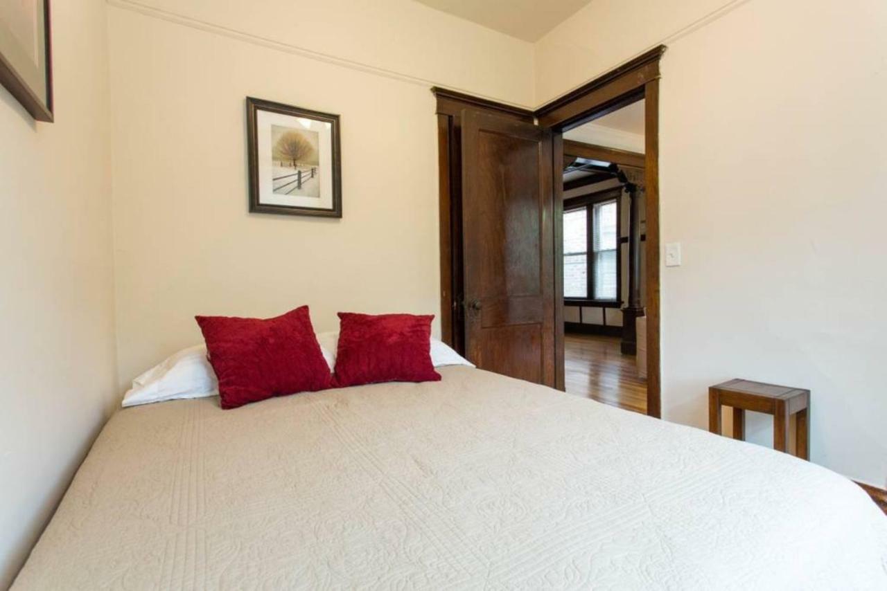 Apartment Wrigley Oasis! Steps From The Field! - 3bd 1ba *
