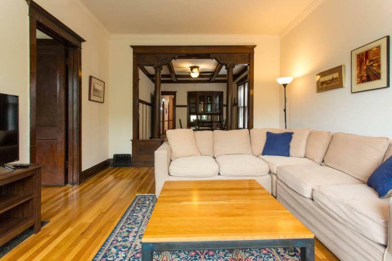 Wrigley Oasis! Steps From The Field! - 3bd 1ba Apartment Chicago