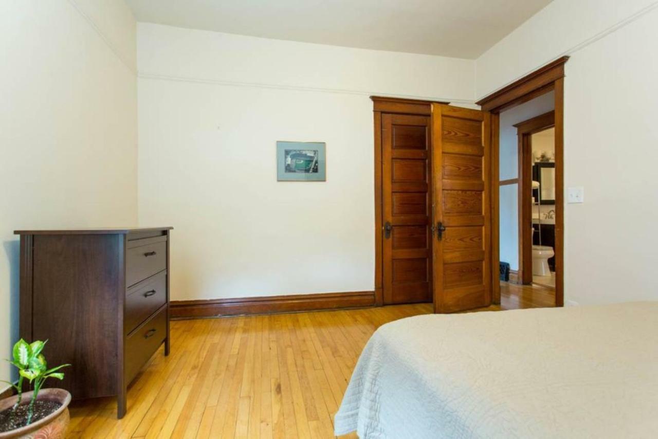 Wrigley Oasis! Steps From The Field! - 3bd 1ba Apartment