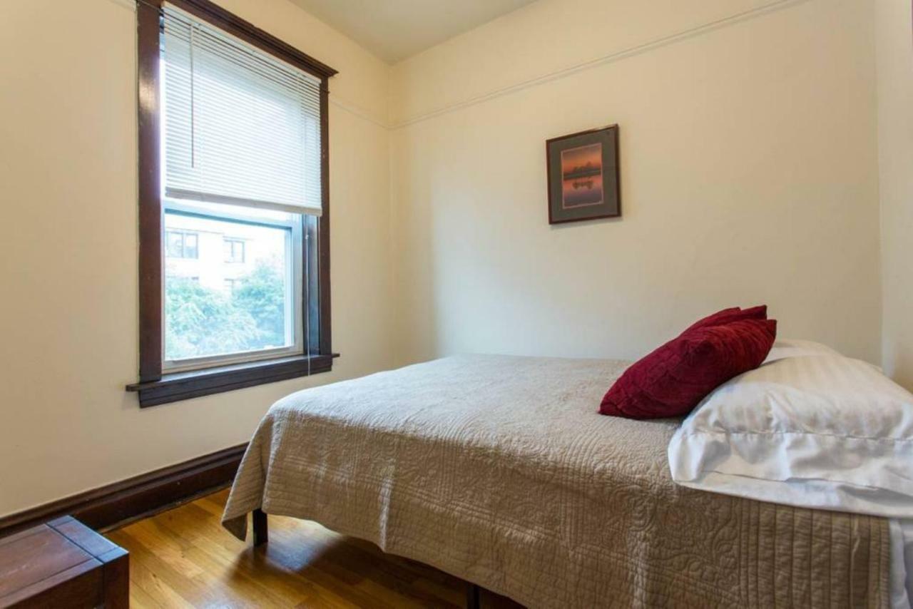 Wrigley Oasis! Steps From The Field! - 3bd 1ba Apartment *